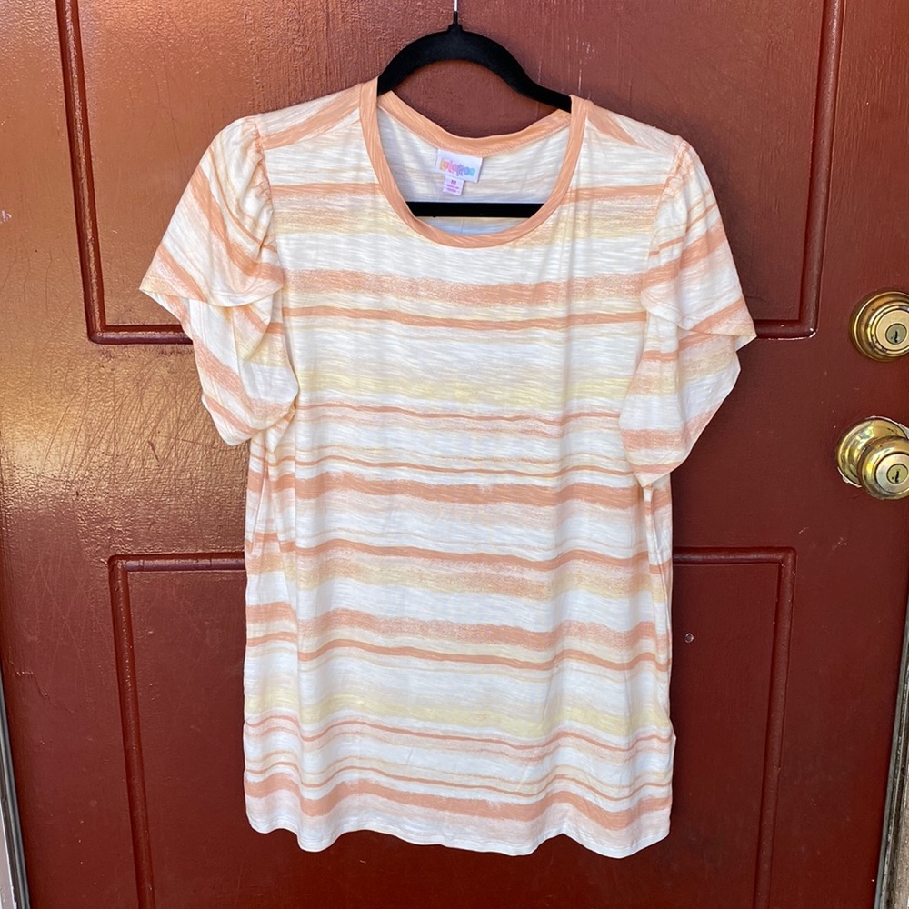 NWT LuLaRoe olive shirt. Size medium $27